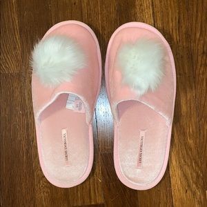 Victoria’s Secret Pom Pom slippers size L